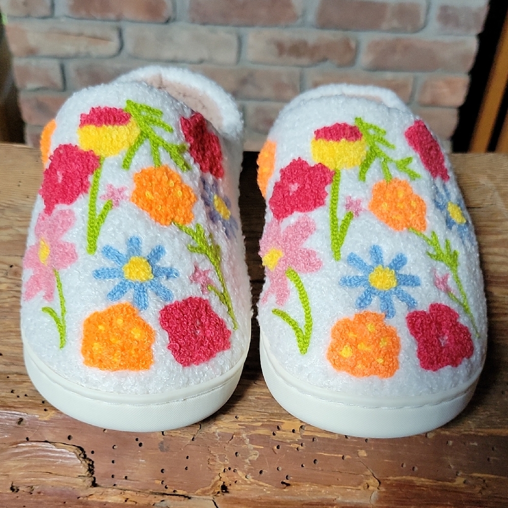 COTTAGECORE VIBRANT FLORAL SLIPPERS
